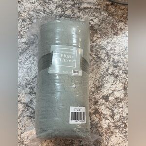 Ulta Beauty Limited Edition Plush Throw in Soft Gray